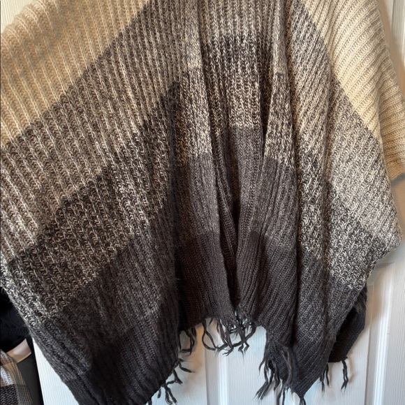 AE Sweater Poncho - Picture 2 of 5